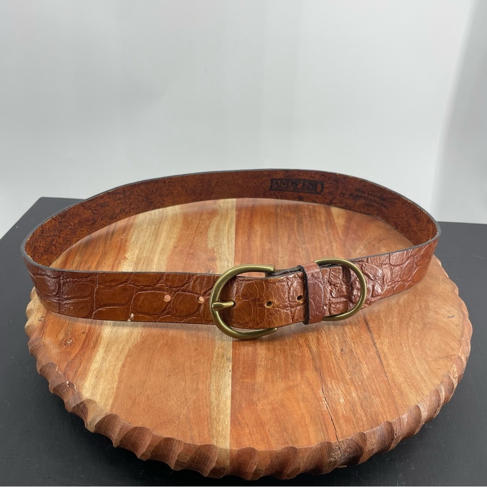 Lands’ End Leather Made In England Woman’s brown embossed Belt Sz 34 brass